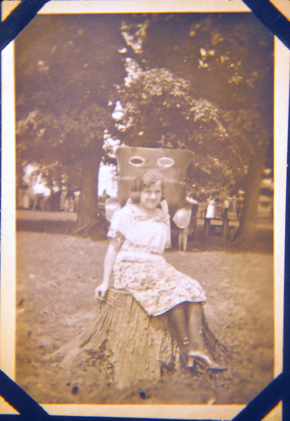 Hattie with roommates in Shelbyville